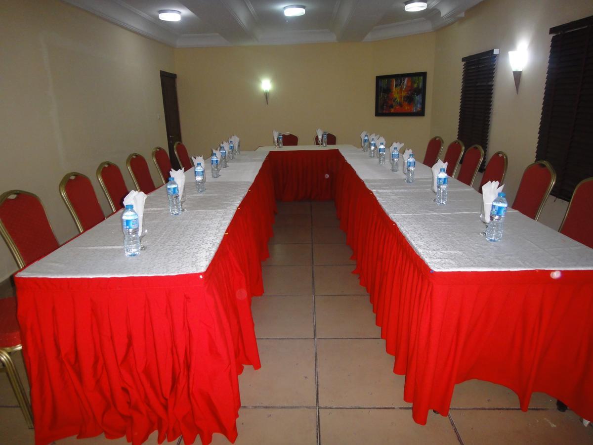 Serendib Hotels Abuja Buitenkant foto